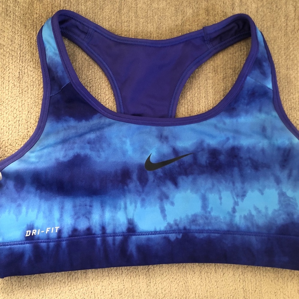 Nike dri-fit sports bra size small
